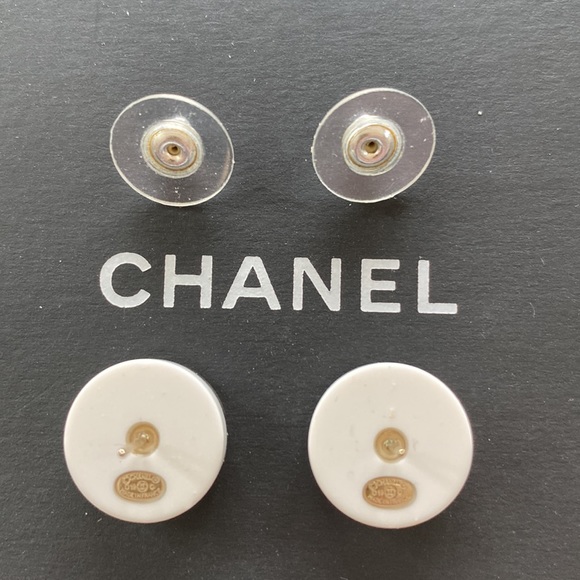❌SOLD to TRR❌Authentic CHANEL 2019 Cruise Collection White & Black Earrings - Picture 5 of 7